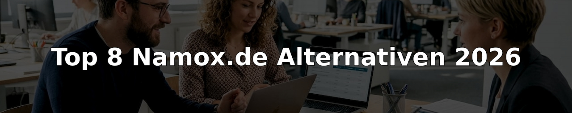 Ein Geschäftsteam prüft verschiedene Alternativen zu Amazon-Agenturen.